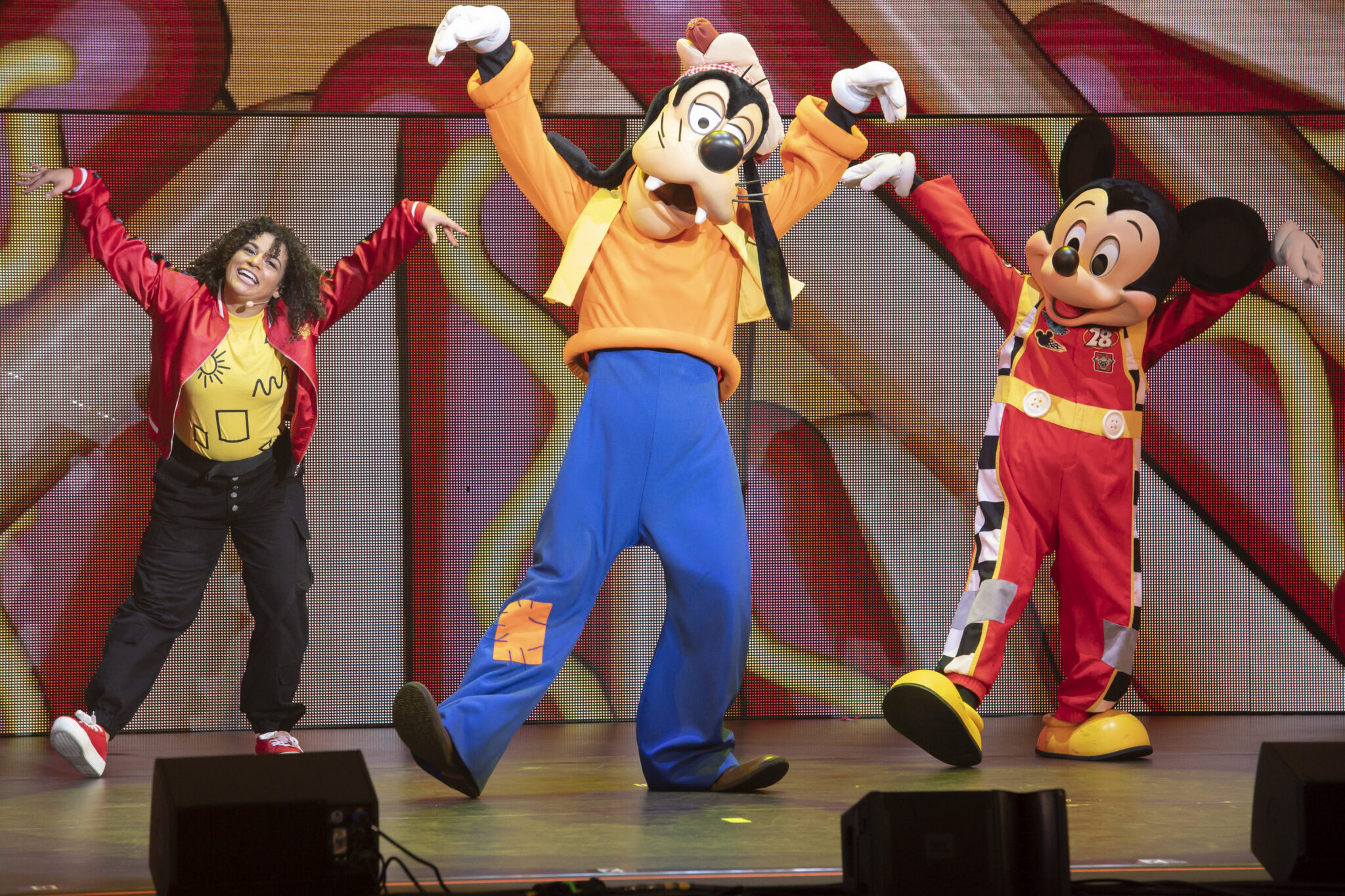 DJ, GOOFY, MICKEY – FIRST COMICS NEWS